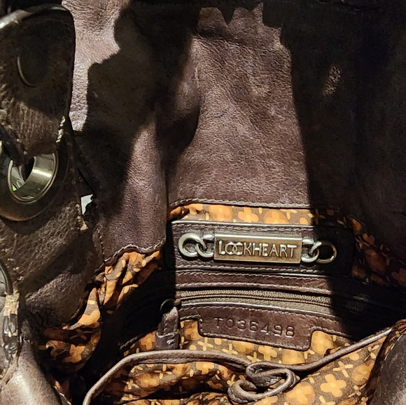 100% Leather Lockheart shoulder bag. Brown leather. Approx size 11 " x 11" - Picture 4 of 11